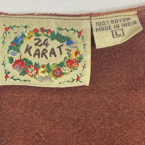 25 KARAT rayon velvet embellished button up top - Picture 4 of 9